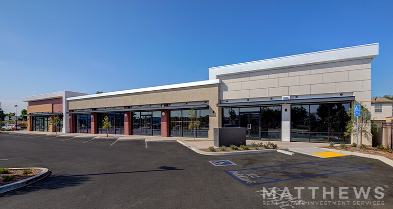 8818 Imperial Hwy, Downey, CA à louer - Photo de l’immeuble – Image 2 sur 3
