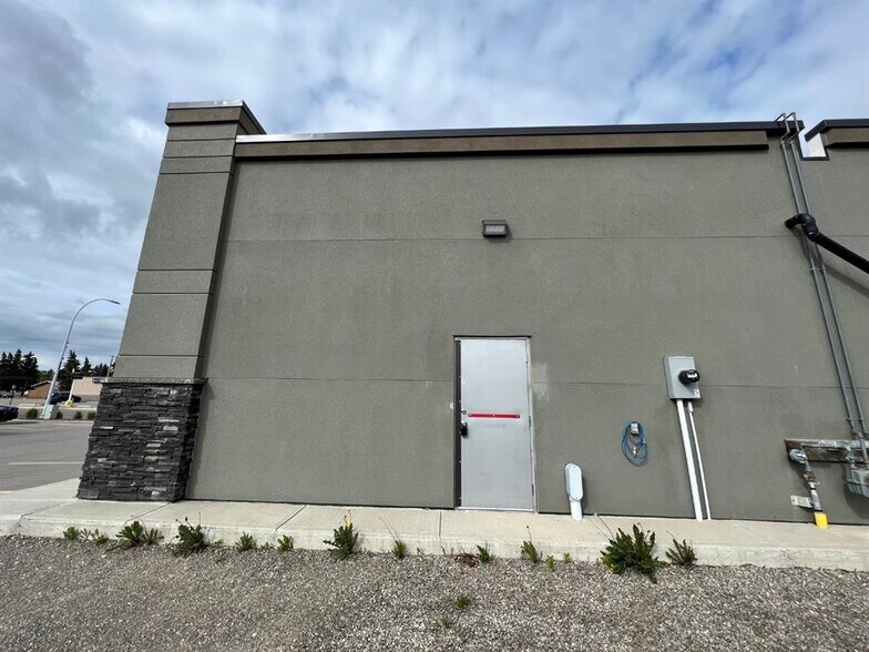208 10th Ave, Carstairs, AB à vendre - Photo de l’immeuble – Image 2 sur 14