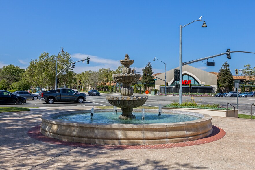 2619-2795 Tapo Canyon Rd, Simi Valley, CA à louer - Photo de l’immeuble – Image 2 sur 5