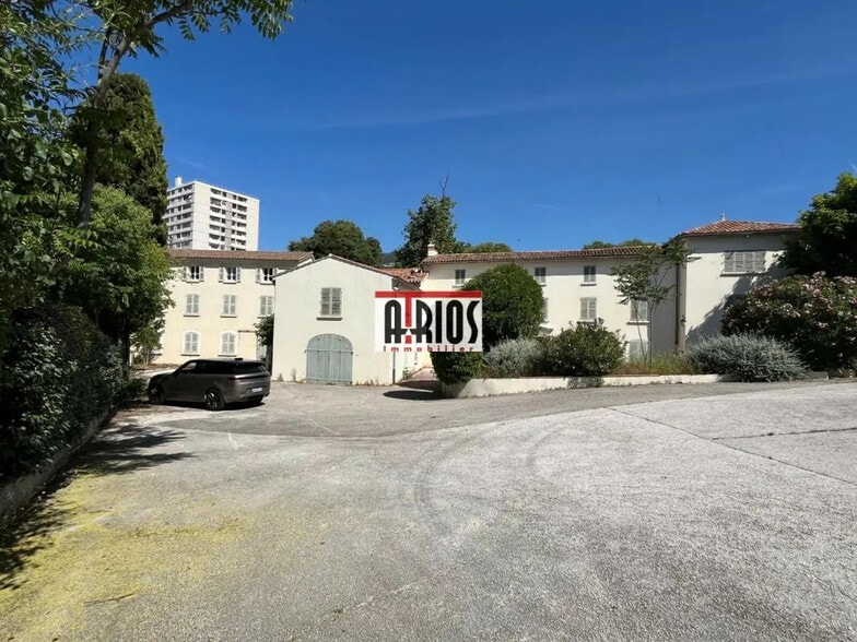 Bureau dans Toulon à vendre - Photo de l’immeuble – Image 2 sur 13
