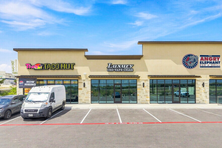 7038 N Loop 1604, San Antonio, TX à vendre - Photo de l’immeuble – Image 3 sur 5