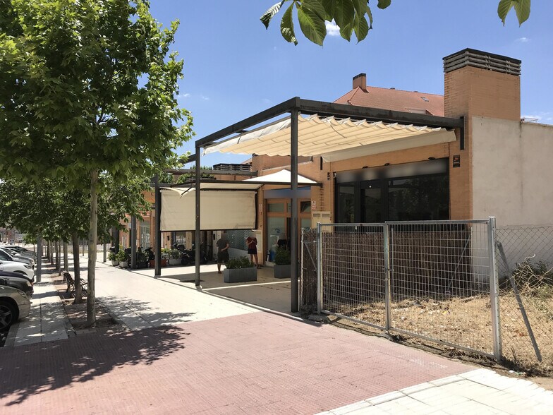 Local commercial dans Boadilla del Monte, Madrid à vendre - Photo de l’immeuble – Image 1 sur 4