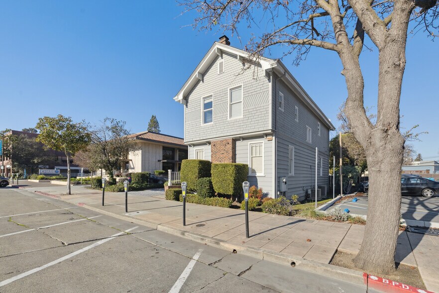 1424 Chapin Ave, Burlingame, CA à louer - Photo de l’immeuble – Image 2 sur 53