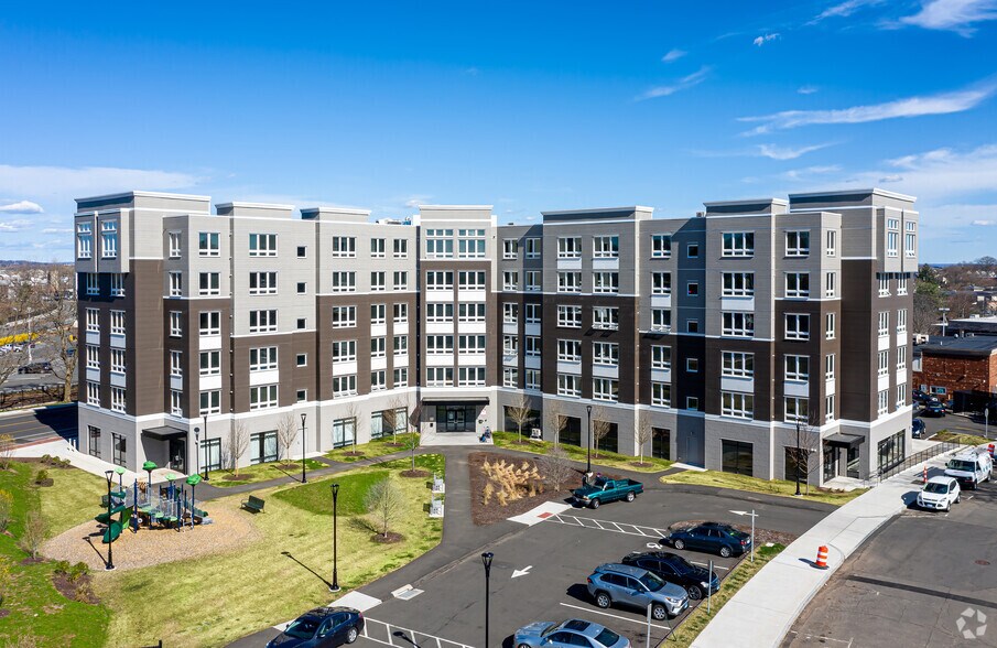 145 Columbus Blvd, New Britain, CT à louer - Photo principale – Image 1 sur 17
