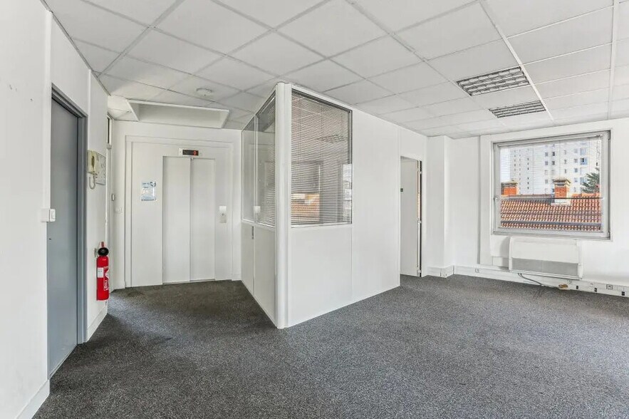Bureau dans Levallois-Perret à louer - Photo de l’immeuble – Image 2 sur 8