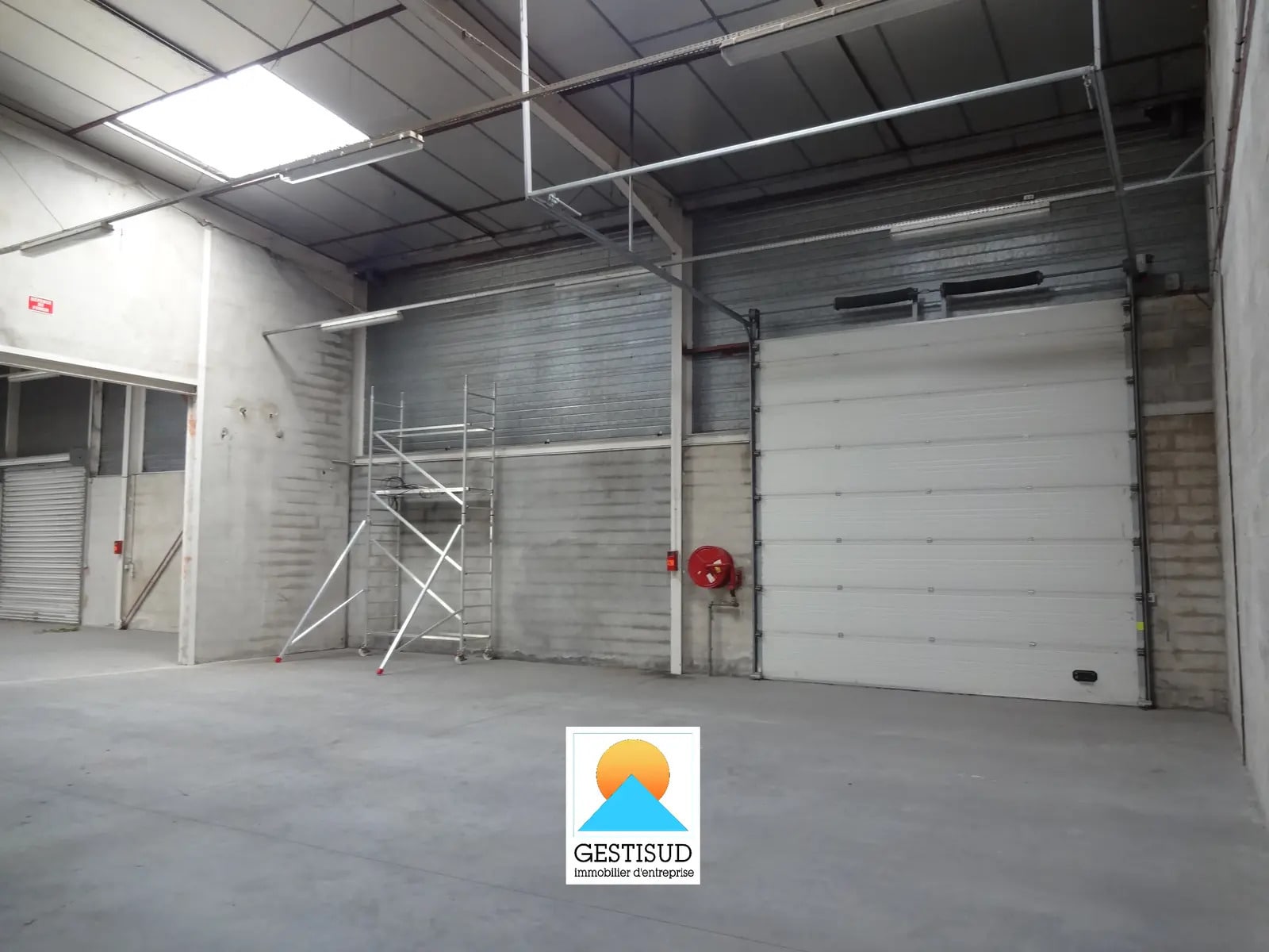 Local d’activités dans La Penne-sur-Huveaune à louer Photo de l’immeuble– Image 1 sur 3