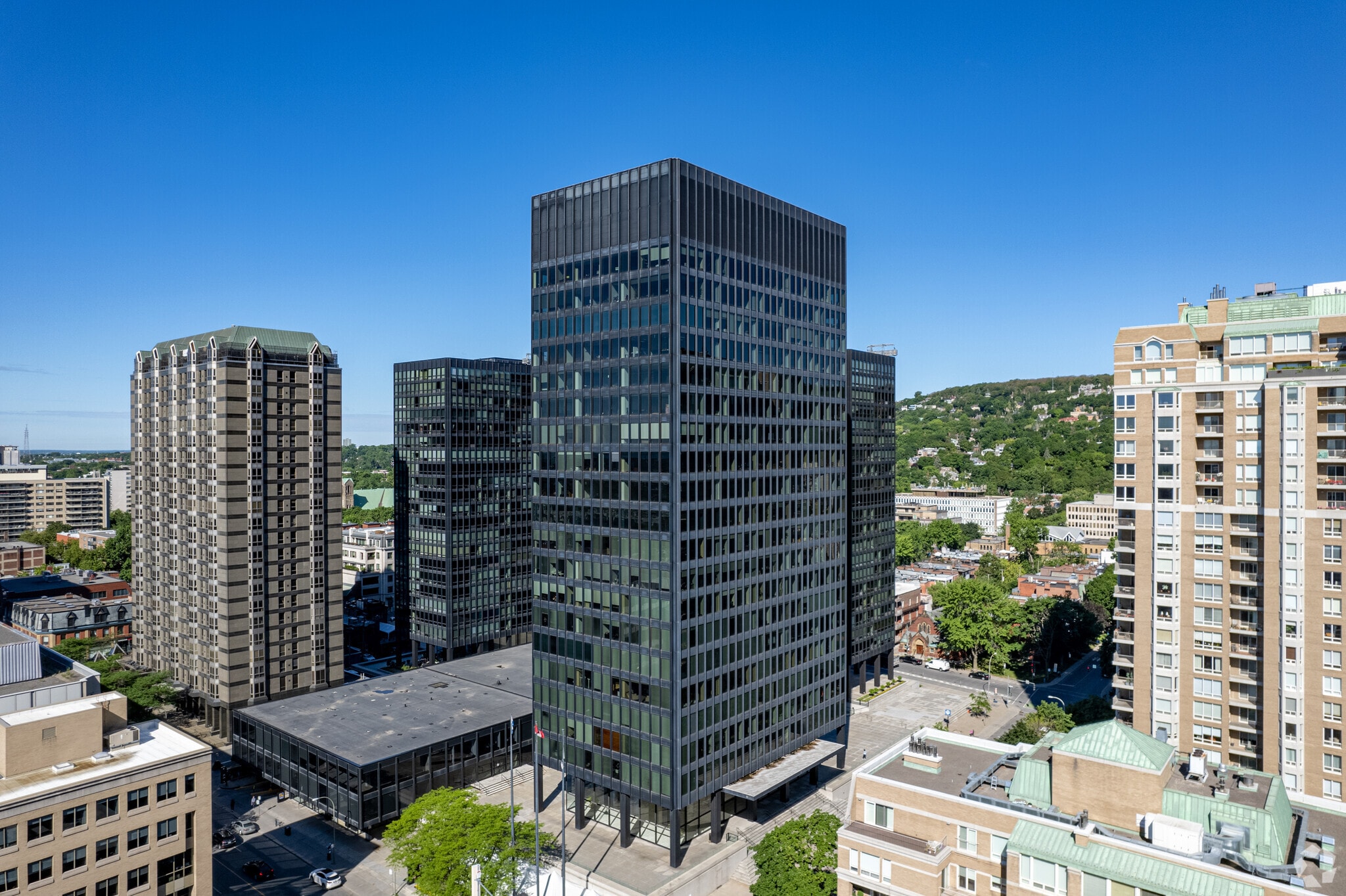 1 Car Westmount, Westmount, QC à louer Photo principale– Image 1 sur 9