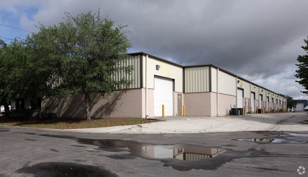 2427 Porter Lake Dr, Sarasota, FL à vendre - Photo de l’immeuble – Image 2 sur 48