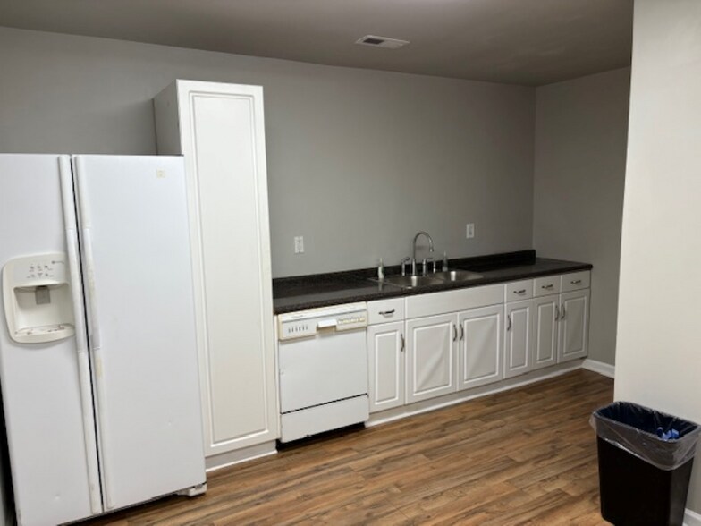 4628 Commercial Dr, Huntsville, AL à louer - Photo de l’immeuble – Image 3 sur 17