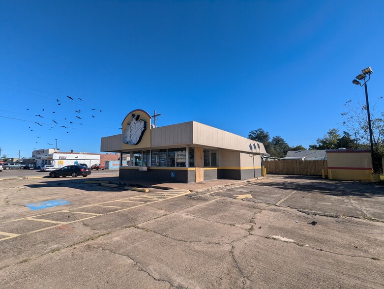 1322 N 16th St, Orange, TX à louer - Photo de l’immeuble – Image 2 sur 25