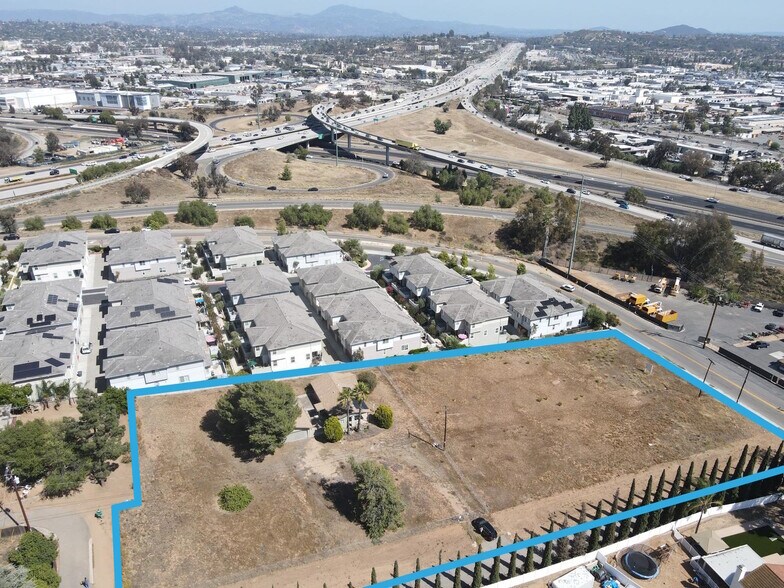 1358 Montiel Rd, Escondido, CA à vendre - Photo de l’immeuble – Image 3 sur 4