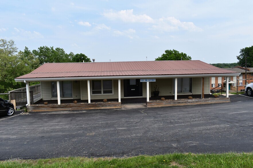 5101 NW Gateway Ave, Riverside, MO à louer - Photo principale – Image 1 sur 22