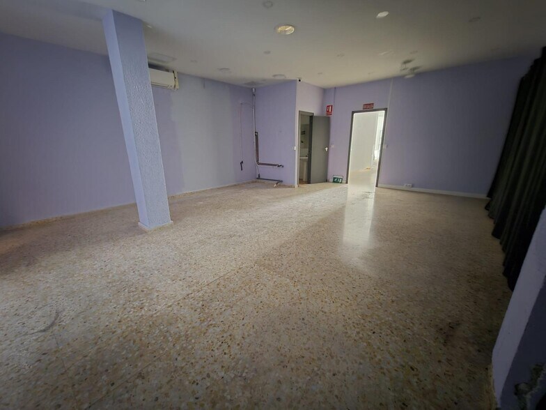 Local commercial dans Llíria, Valencia à vendre - Photo de l’immeuble – Image 3 sur 12