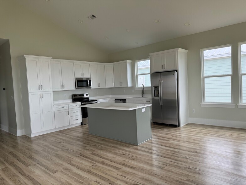 534 Beach Dr, Gulfport, MS à vendre - Photo intérieure – Image 2 sur 12