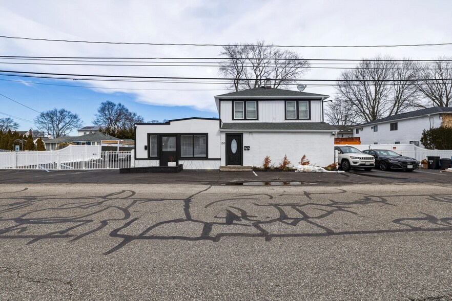 150 N Delaware Ave, Lindenhurst, NY à vendre - Photo de l’immeuble – Image 3 sur 25