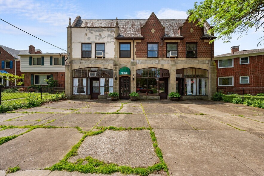 16903 Fischer Rd, Cleveland, OH à vendre - Photo principale – Image 1 sur 53