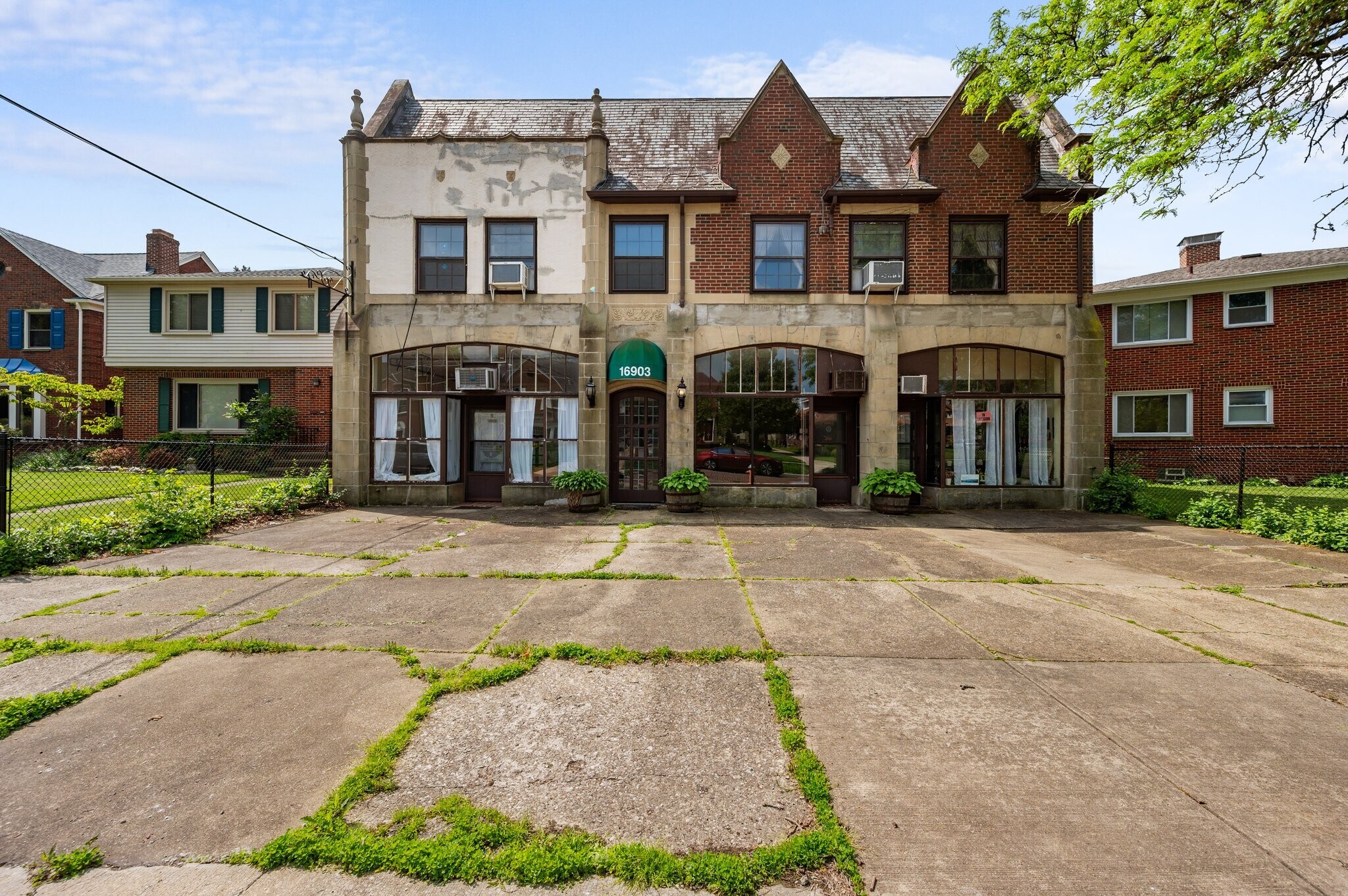 16903 Fischer Rd, Cleveland, OH à vendre Photo principale– Image 1 sur 54