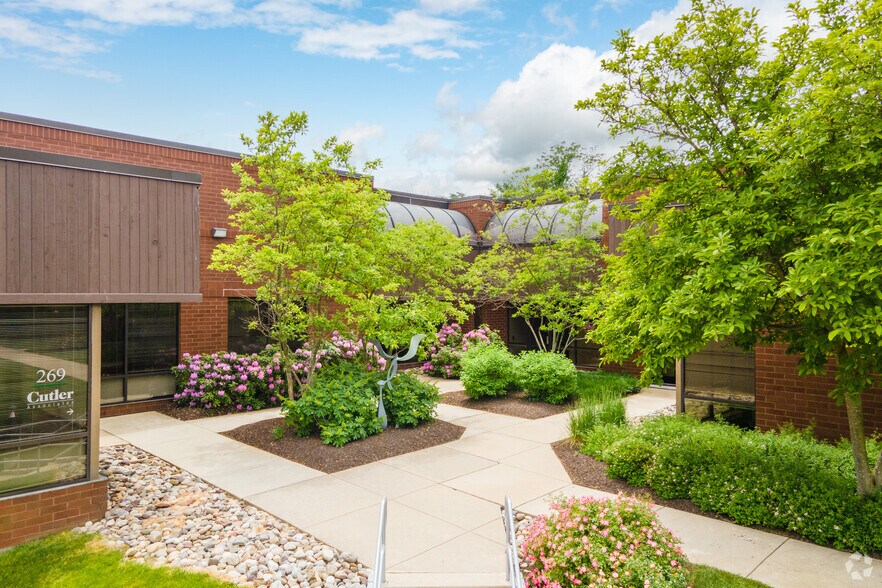 257-275 Great Valley Pky, Malvern, PA à louer - Photo principale – Image 1 sur 13