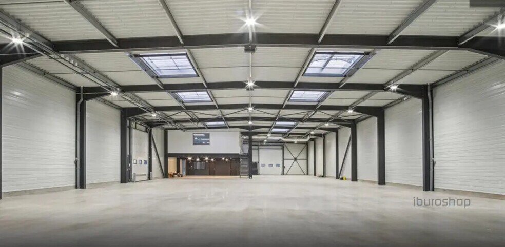 Local d’activités dans Vaires-sur-Marne à louer - Photo de l’immeuble – Image 3 sur 10