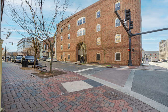 100 E Parrish St, Durham, NC à vendre Photo principale– Image 1 sur 10