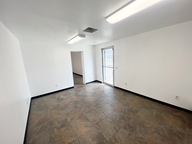 2374 E Main St, Barstow, CA à louer - Photo de l’immeuble – Image 3 sur 12