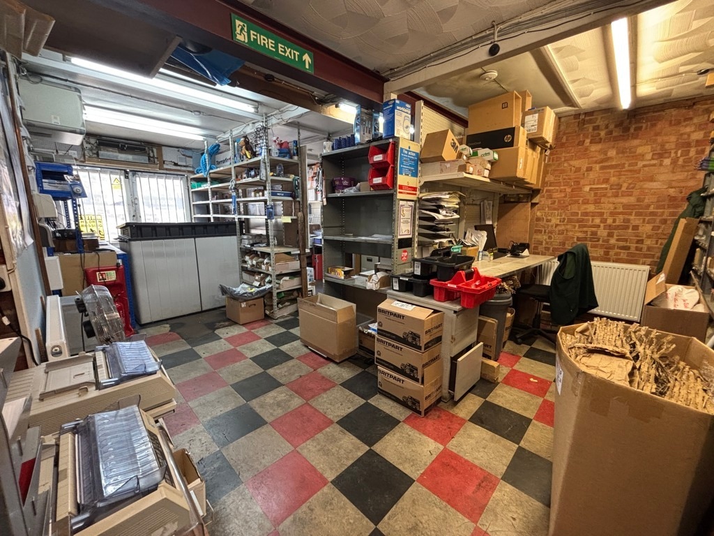 High St, High Wycombe, BKM HP13 5XJ - Lot Dingocroft - - Photo intérieure - Image 1 of 5