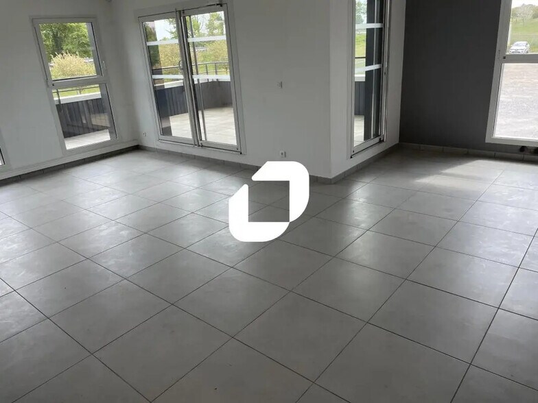 Bureau dans GRANDCHAMP-DES-FONTAINES à louer - Photo de l’immeuble – Image 1 sur 6
