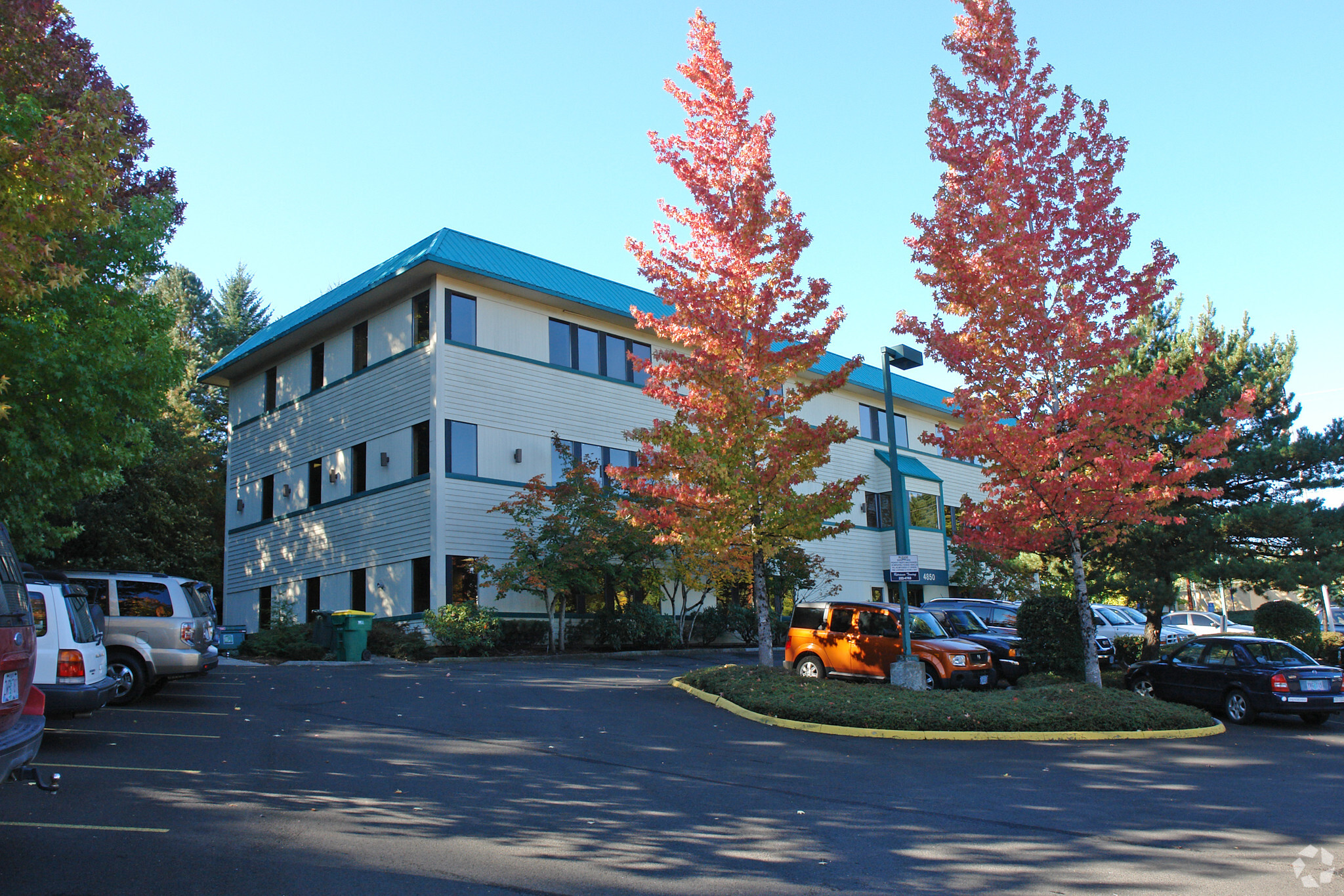 4850 SW Scholls Ferry Rd, Portland, OR à louer Photo principale– Image 1 sur 8