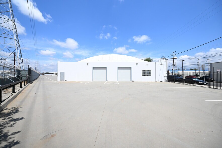 7311 Radford Ave, North Hollywood, CA à louer - Photo de l’immeuble – Image 3 sur 14