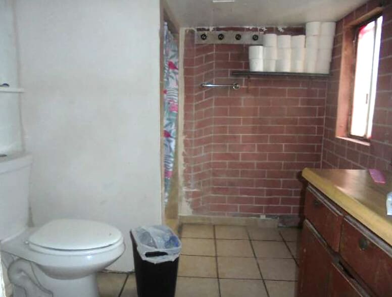 519 E Oaks St, Compton, CA à vendre - Photo intérieure – Image 3 sur 13