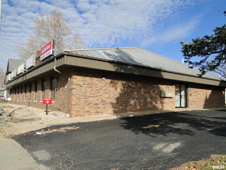 509 N Lafayette St, Macomb, IL à vendre - Photo de l’immeuble – Image 2 sur 8