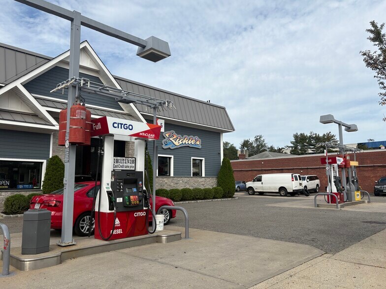 1153 Walt Whitman Rd, Melville, NY à vendre - Photo de l’immeuble – Image 2 sur 12