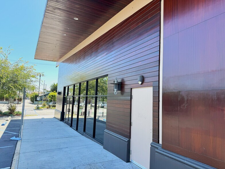 2300-2306 E 7th St, Long Beach, CA à louer - Photo de l’immeuble – Image 3 sur 6