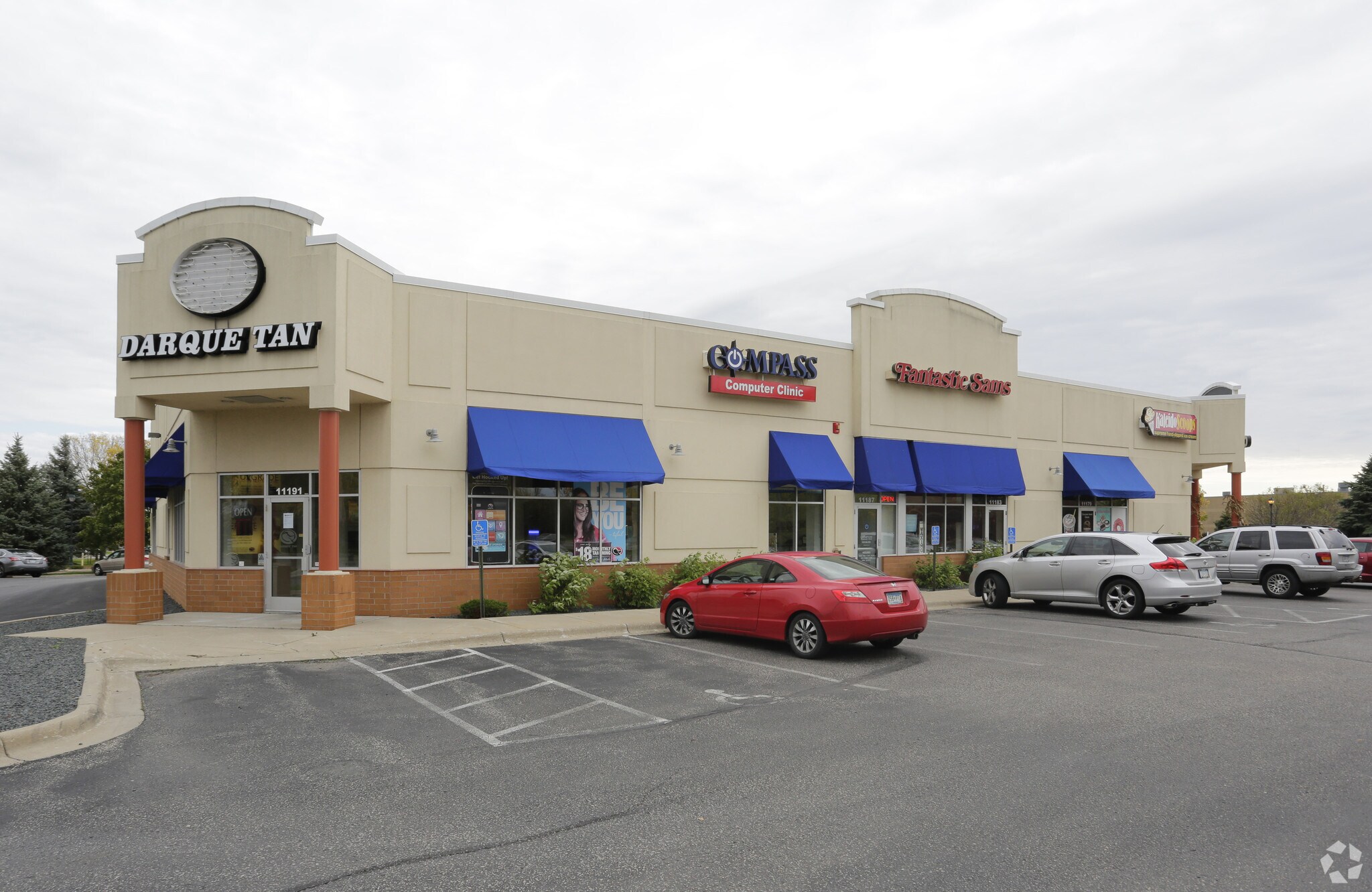 11175 N Commerce Dr, Champlin, MN à louer Photo principale– Image 1 sur 13