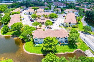 Plus de détails pour 8852 NW 111 Ct, Miami, FL - Logement à vendre
