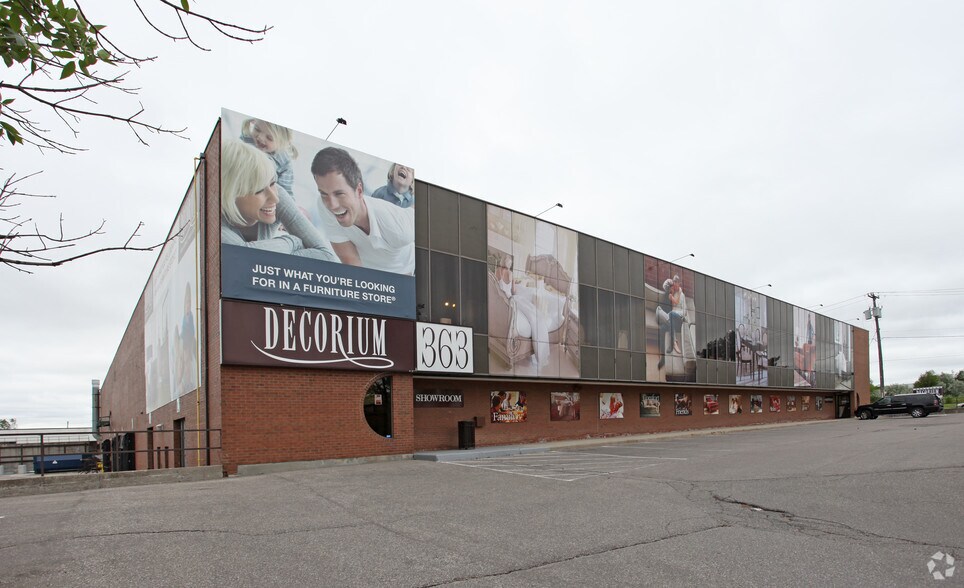 555-573 Alness St, Toronto, ON à vendre - Photo de l’immeuble – Image 2 sur 2