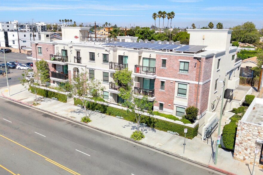 10455 Magnolia Blvd, North Hollywood, CA à vendre - Photo de l’immeuble – Image 3 sur 20