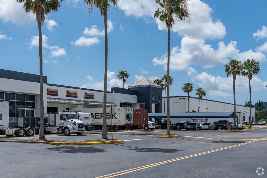 7500 NW 25th St, Miami, FL à louer - Photo de l’immeuble – Image 2 sur 2