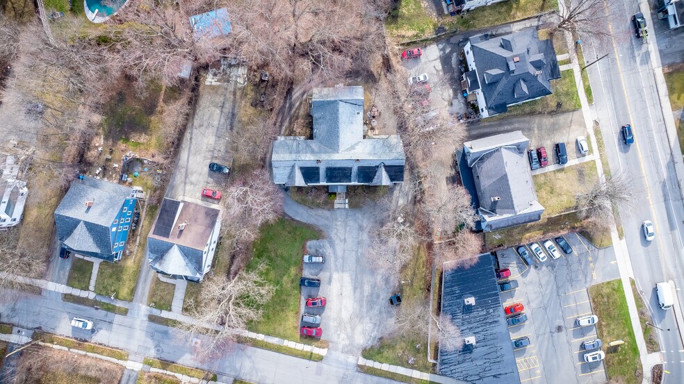 162 Woodlawn Ave, Pittsfield, MA à vendre - Photo de l’immeuble – Image 2 sur 8