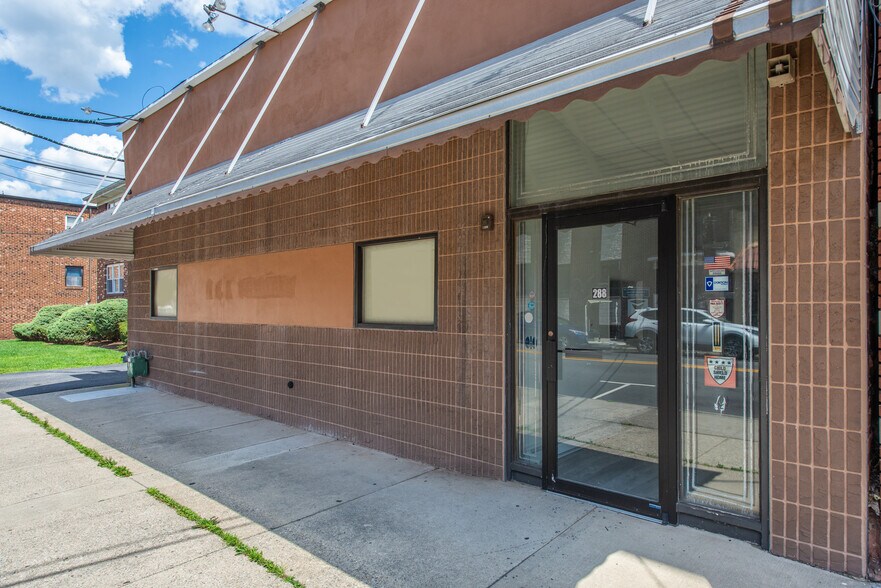 288 Stuyvesant Ave, Lyndhurst, NJ à louer - Photo de l’immeuble – Image 1 sur 12