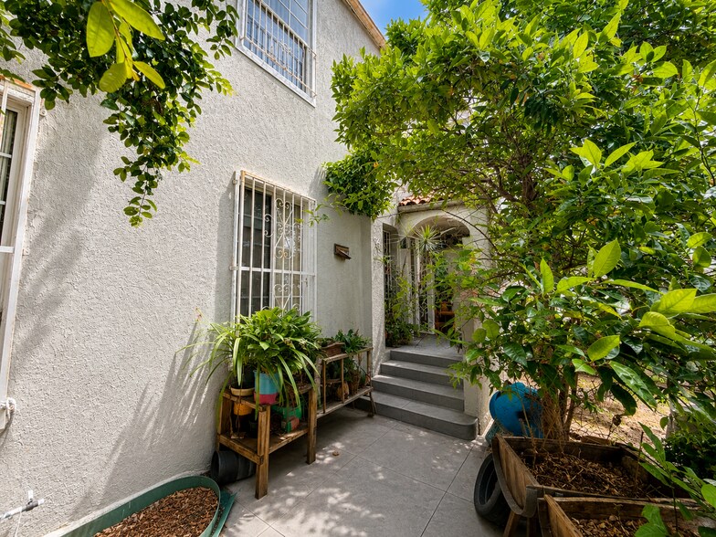 426 S Catalina St, Los Angeles, CA à vendre - Photo de l’immeuble – Image 2 sur 10