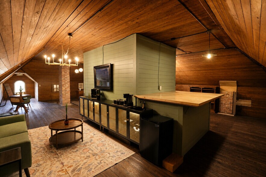 700 W Garden St, Pensacola, FL à louer - Photo de l’immeuble – Image 1 sur 40