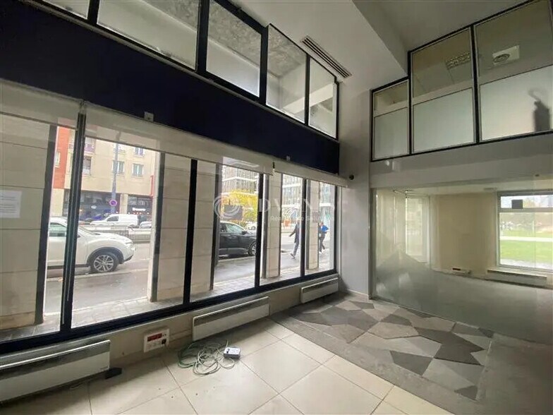 Local commercial dans Montigny-le-Bretonneux à louer - Photo intérieure – Image 2 sur 4