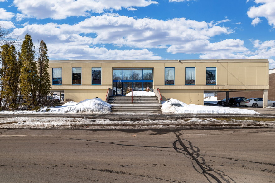 1775 Courtwood Cres, Ottawa, ON à louer - Photo de l’immeuble – Image 3 sur 16