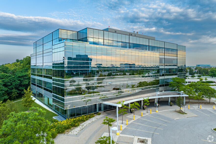 5060 Spectrum Way, Mississauga, ON à louer - Photo de l’immeuble – Image 1 sur 6