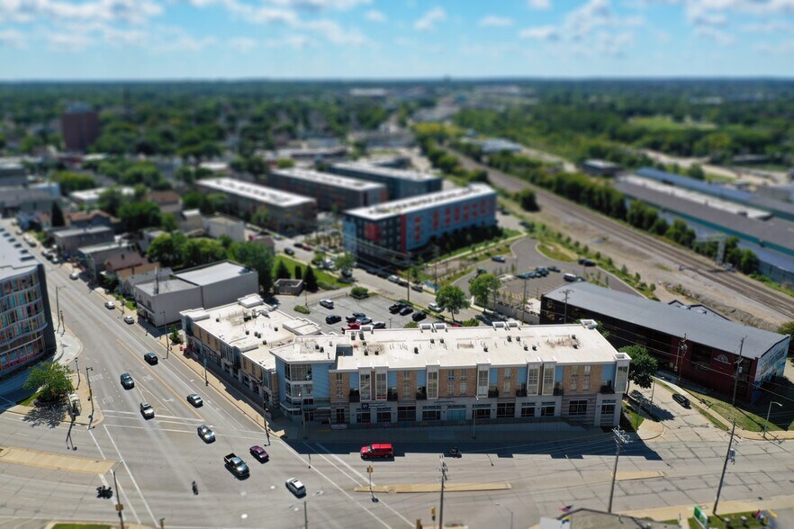 2121 S Kinnickinnic Ave, Milwaukee, WI à louer - Photo de l’immeuble – Image 2 sur 4