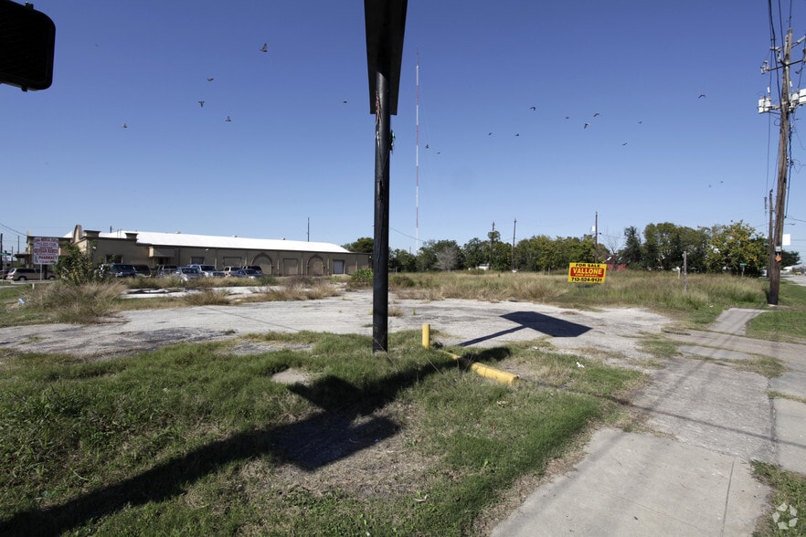 Canal St Land portefeuille de 2 biens à vendre sur LoopNet.fr - Photo principale – Image 1 sur 2