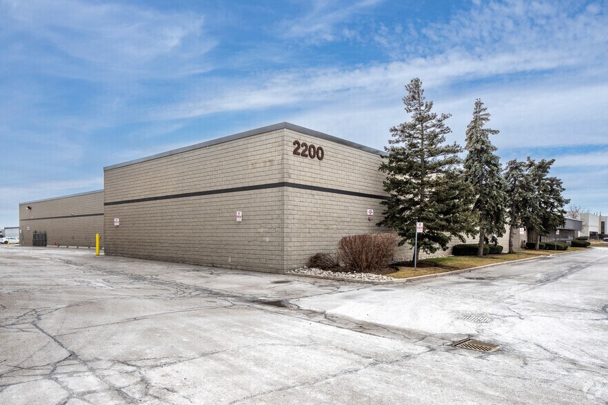 2200 Drew Rd, Mississauga, ON à louer - Photo de l’immeuble – Image 2 sur 4