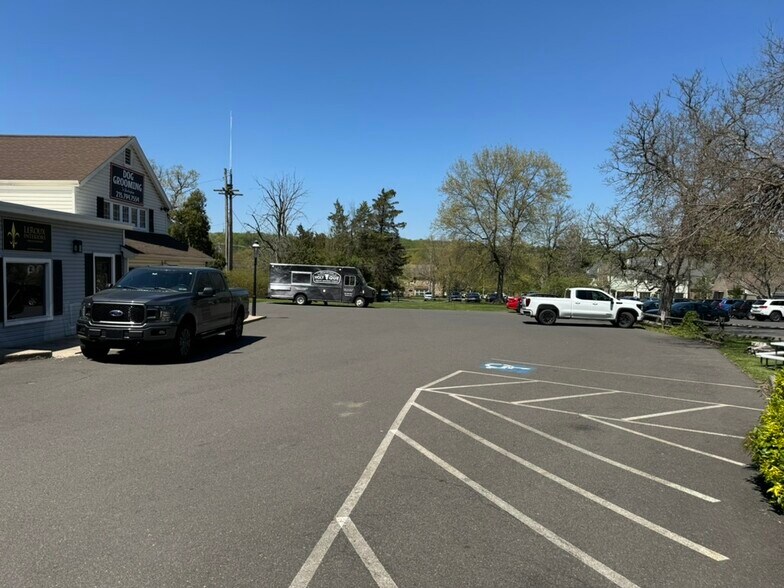 5788 US-202 Rt, Lahaska, PA à louer - Photo de l’immeuble – Image 3 sur 5