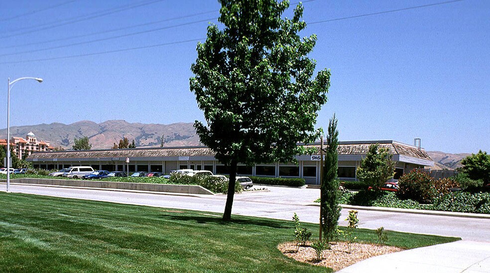 162-194 S Hillview Dr, Milpitas, CA à louer - Photo de l’immeuble – Image 2 sur 3